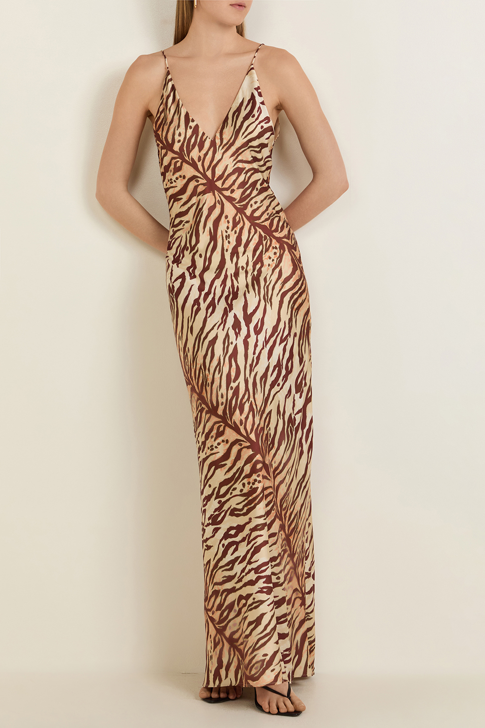 תמונת כל הלוק של שמלת מקסי